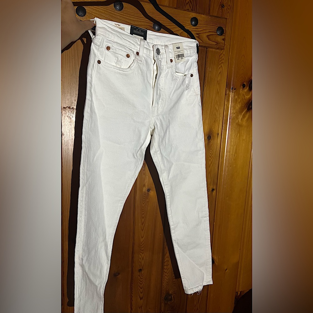✨Levi’s high rise white skinny jeans ✨